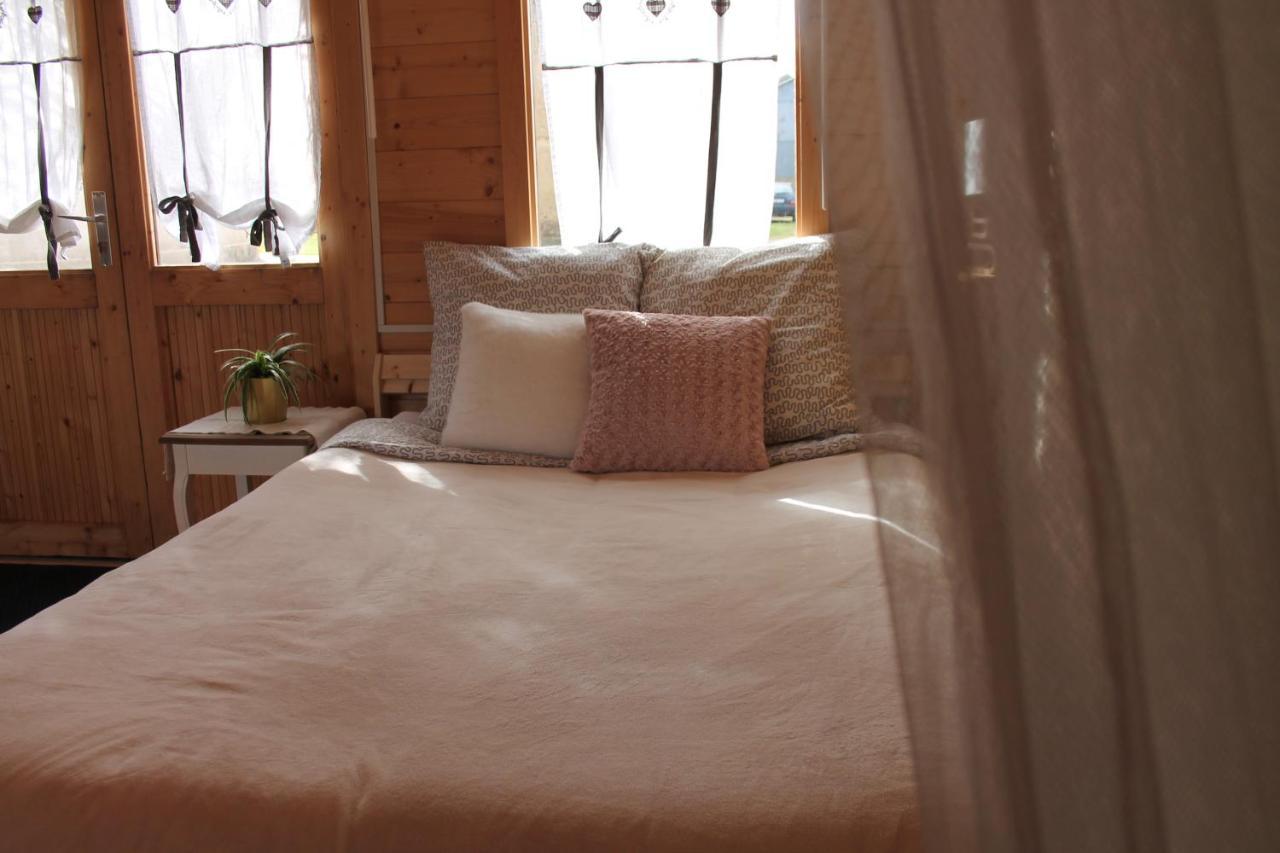 Chambre Studio Photo Chalet Sdb Partagee A Proximite Chavagne Bagian luar foto